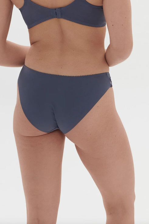 Simone Perele 1E2 Intrigue Brief